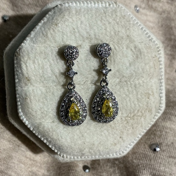 💛Elegant Canopy Yellow Pear Drop Earrings - Picture 4 of 15